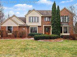 5045 Ashford Rd, Clarkston, MI 48348