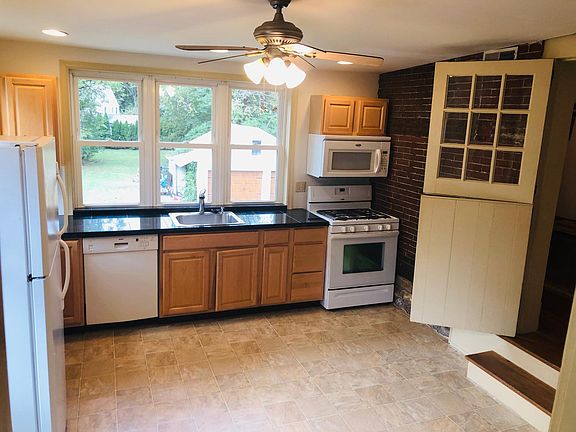 3rd image of 441 E Lancaster Ave #2