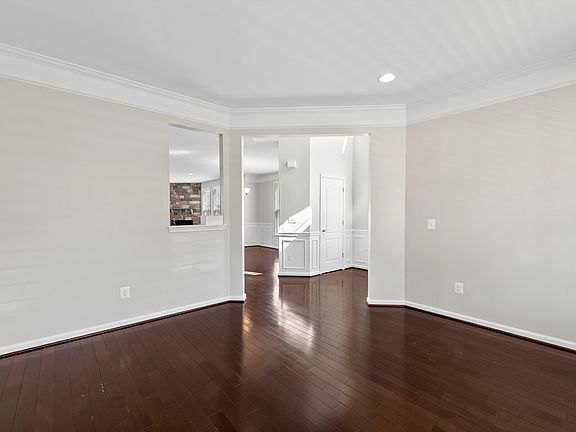 5th image of 42618 Stratford Landing Dr