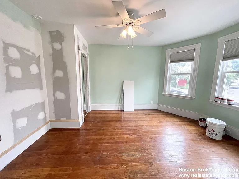 Roseclair St — Photo 8