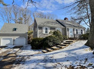 15 Fiddlers Cove Rd, North Falmouth, MA 02556