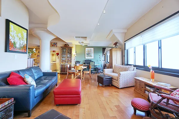 Sold by R New York | media 26