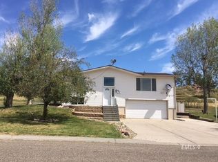 6911 Blackhawk Cir, Colstrip, MT 59323