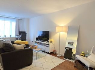 225 8th Ave #5F, New York, NY 10011