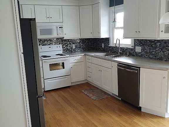 4th image of 1130 Taylor Ave