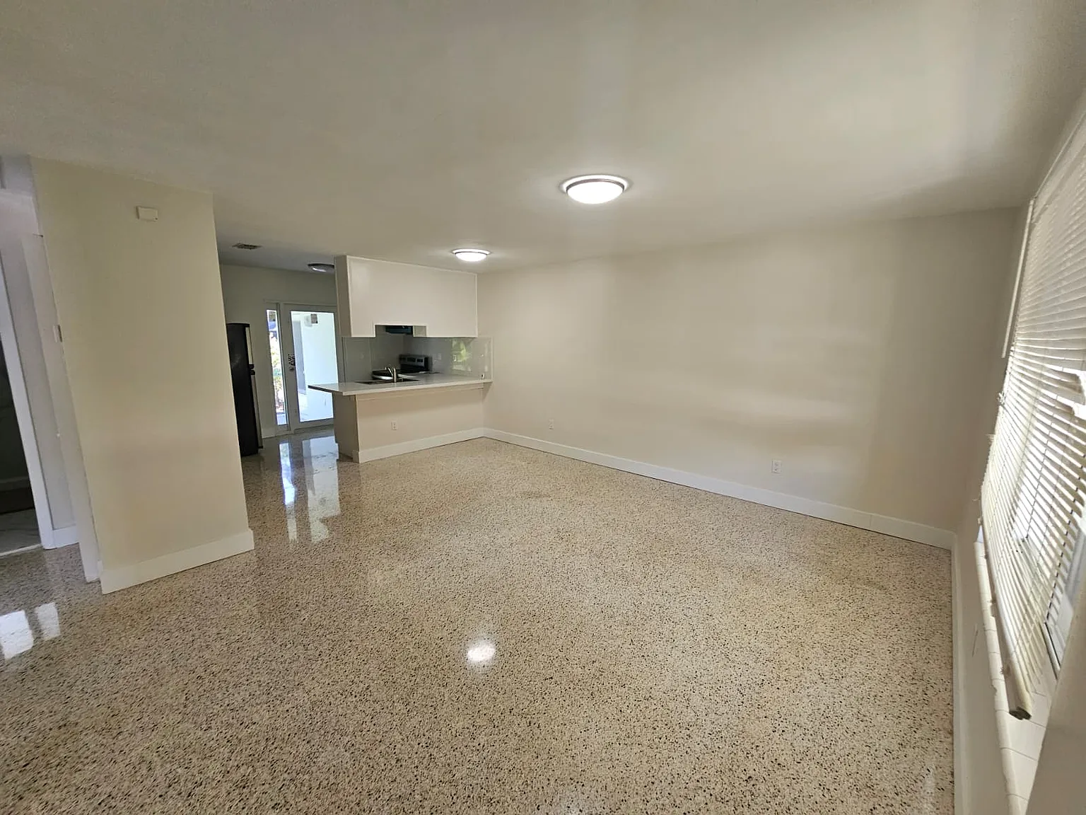 2 bed, 1050 sqft, $2,750 — Photo 4