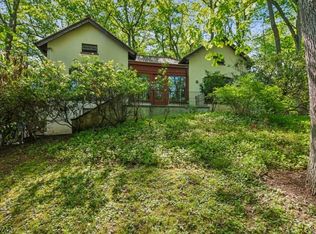 9 Upland Way, Verona, NJ 07044