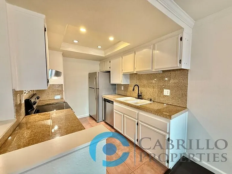 2828 Famosa Blvd #102 — Photo 10