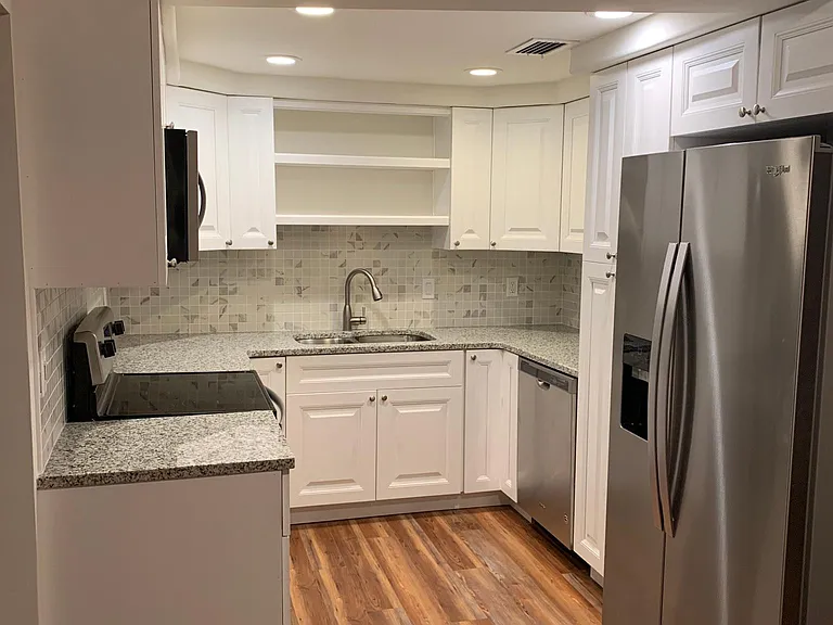 2115 W Kirby St — Photo 2