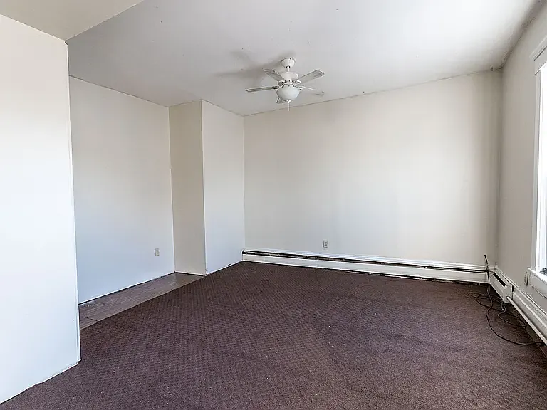 3 bed, 1200 sqft, $1,650 — Photo 2