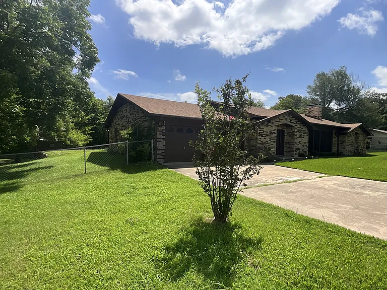 530 Hilliard Dr — Photo 4
