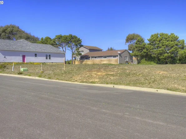 776 Spyglass Dr, Bandon, OR 97411