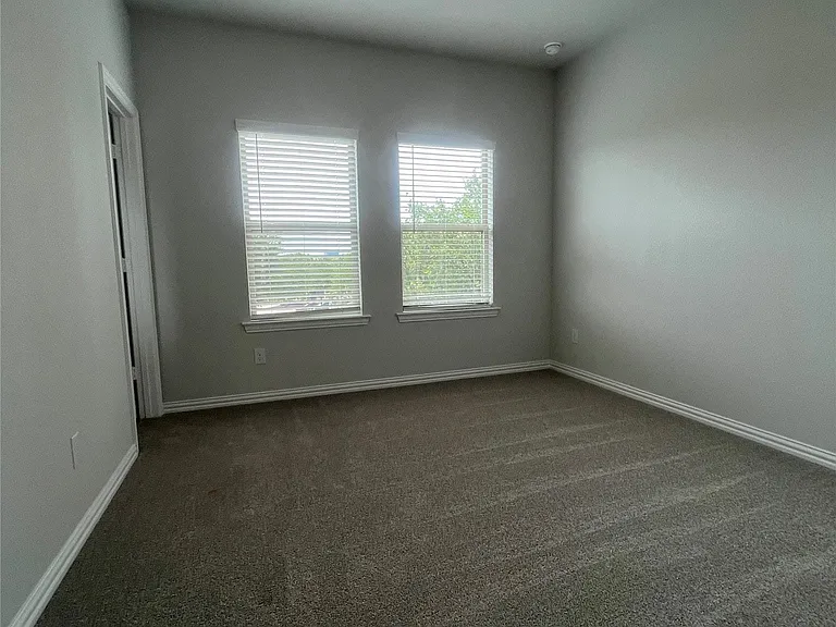 8119 Challenger Ln — Photo 9