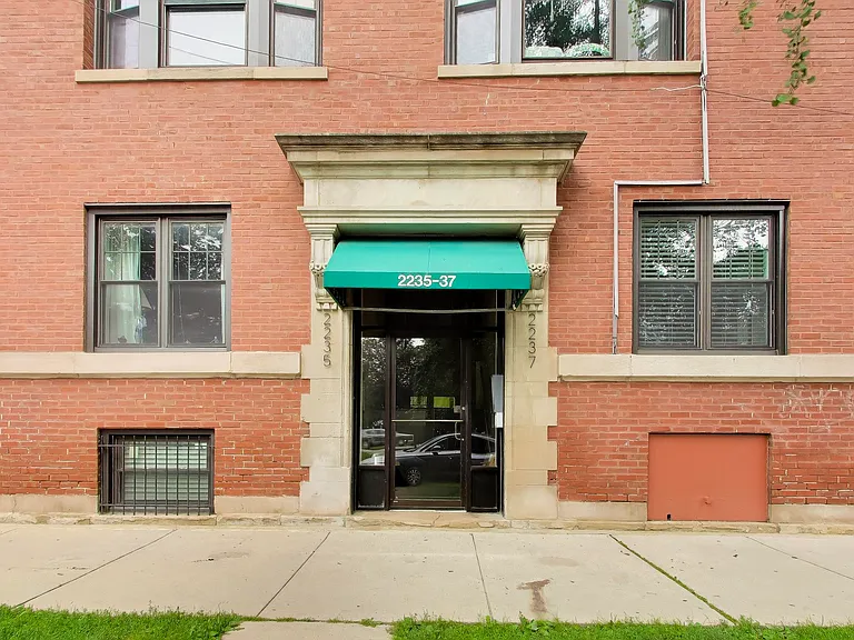 2235 N Kedzie Blvd #3 — Photo 2