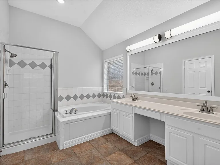 6706 Paigetree Ln — Photo 32