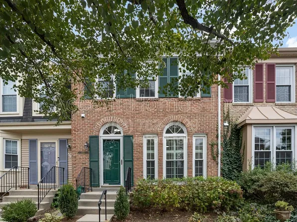 6107 Summer Park Ln, Alexandria, VA 22315
