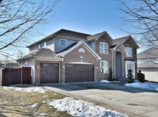 5761 Providence Dr, Hoffman Estates, IL 60192