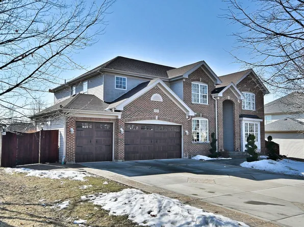 5761 Providence Dr, Hoffman Estates, IL 60192
