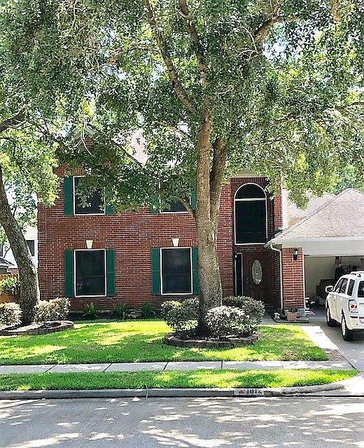 1st image of 1812 E Oakwood Dr