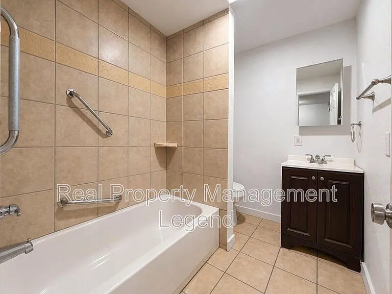 933 Gillham Rd #935 — Photo 5