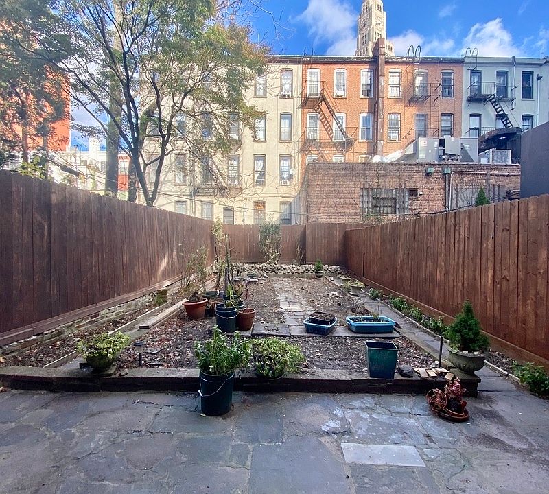 1st image of 555 Pacific St #1