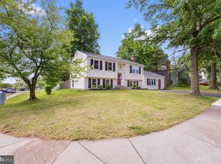 1008 Pembrook St, Herndon, VA 20170