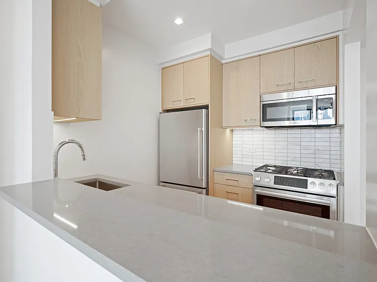 Columbus Pl #S41A — Photo 14
