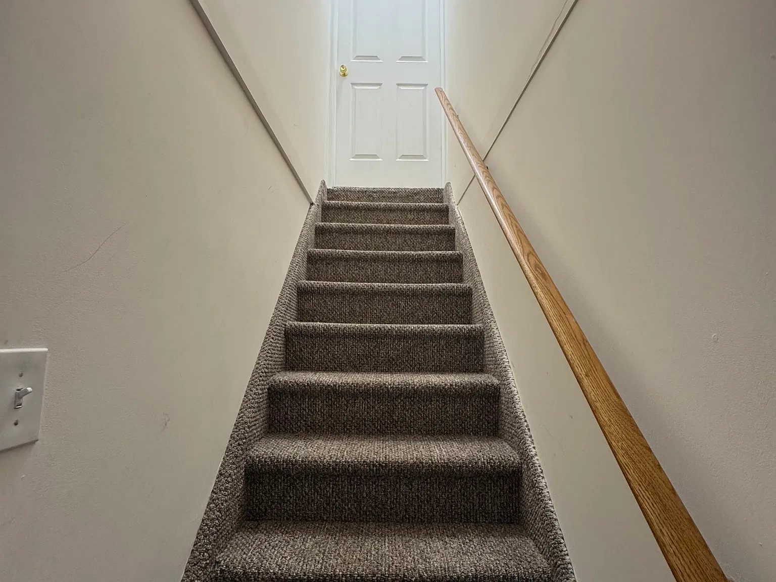 College Ln, Westbury — Photo 3