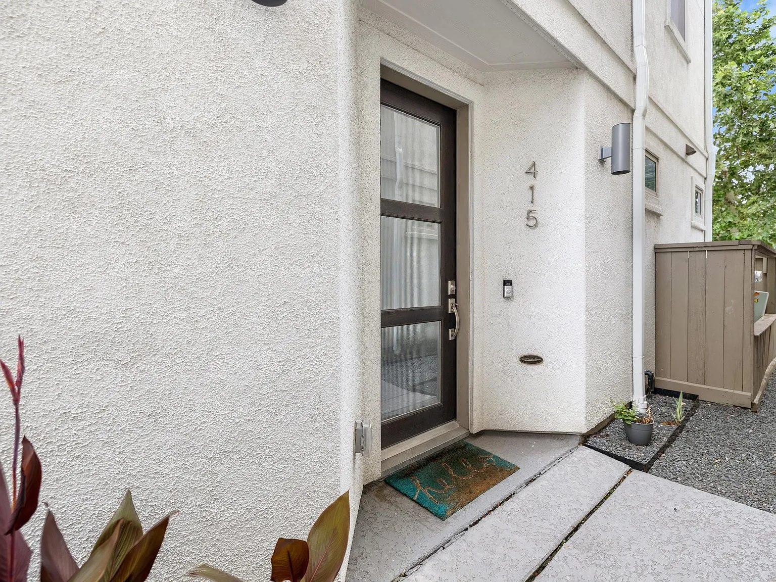3 bed, 3.5 bath, 2106 sqft, $3,400 — Photo 2