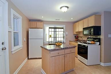 4th image of 5008 W Wabansia Ave