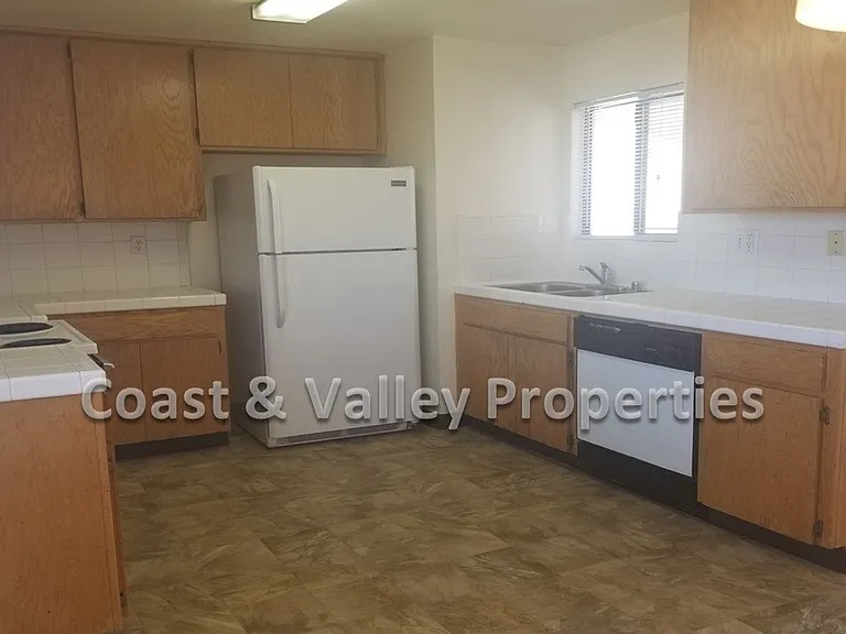 776-780 Nacional Ct — Photo 2