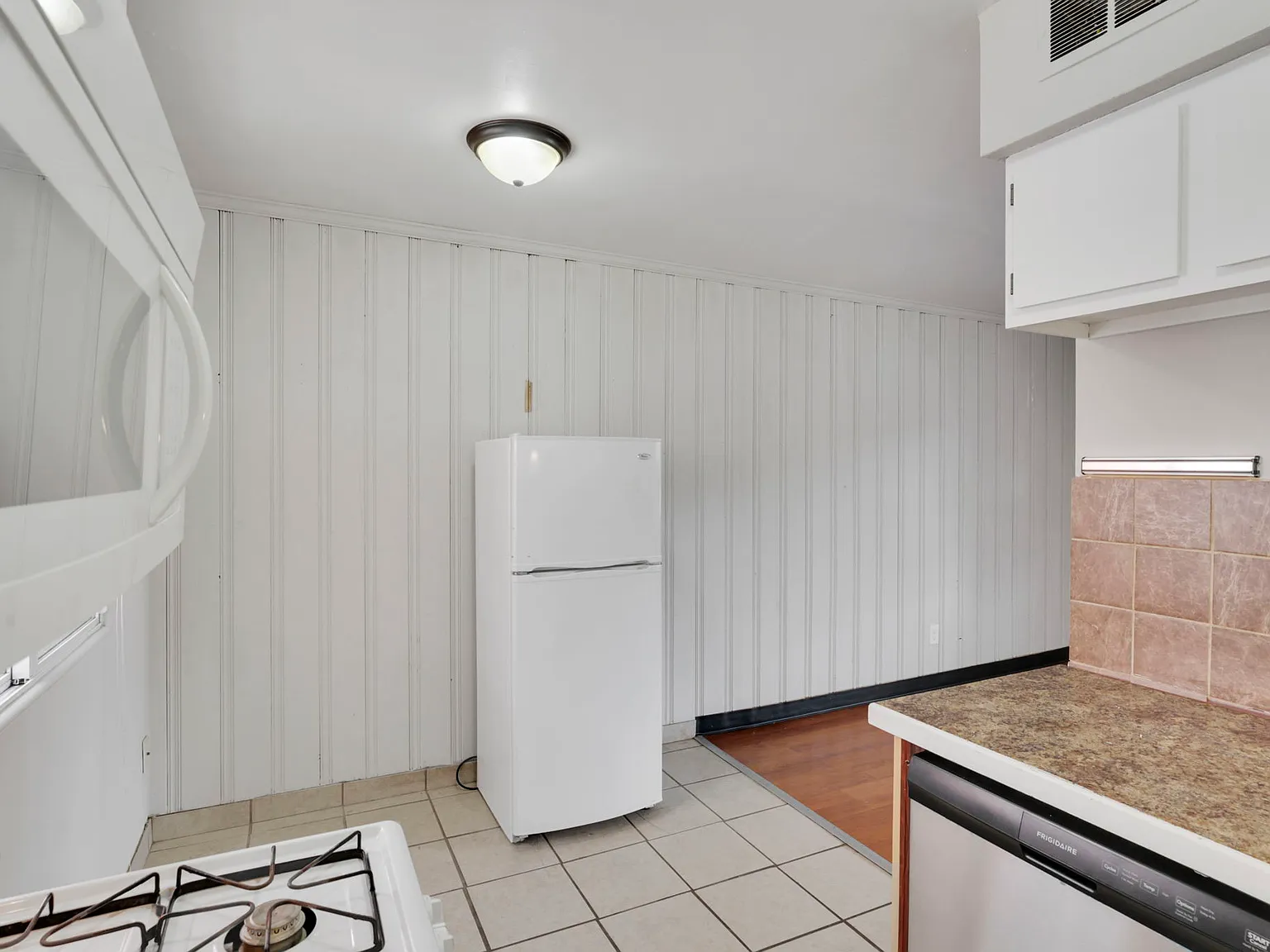 2 bed, 950 sqft, $1,400 — Photo 3
