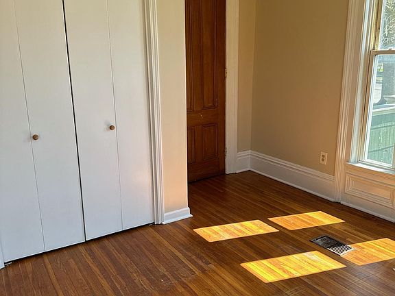 5th image of 3163 East Ave #1