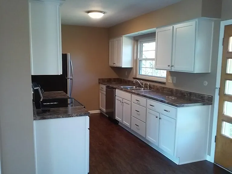 515 Hollendale Dr — Photo 3