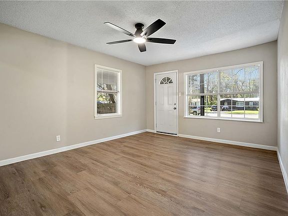 3rd image of 228 Anderson Rd