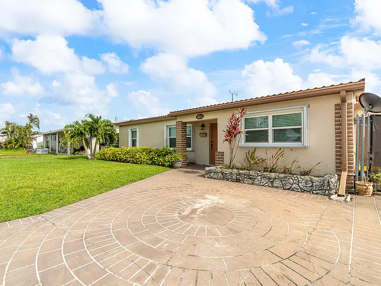 3201 Alice Dr — Photo 8