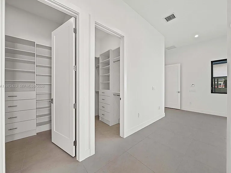 5718 Ashwood Cir W — Photo 52