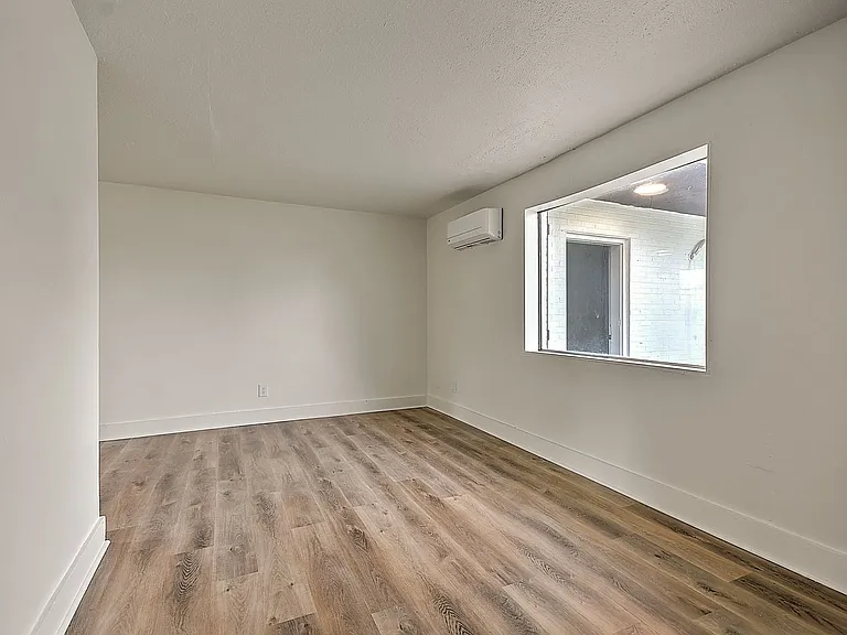 718 W G St — Photo 20