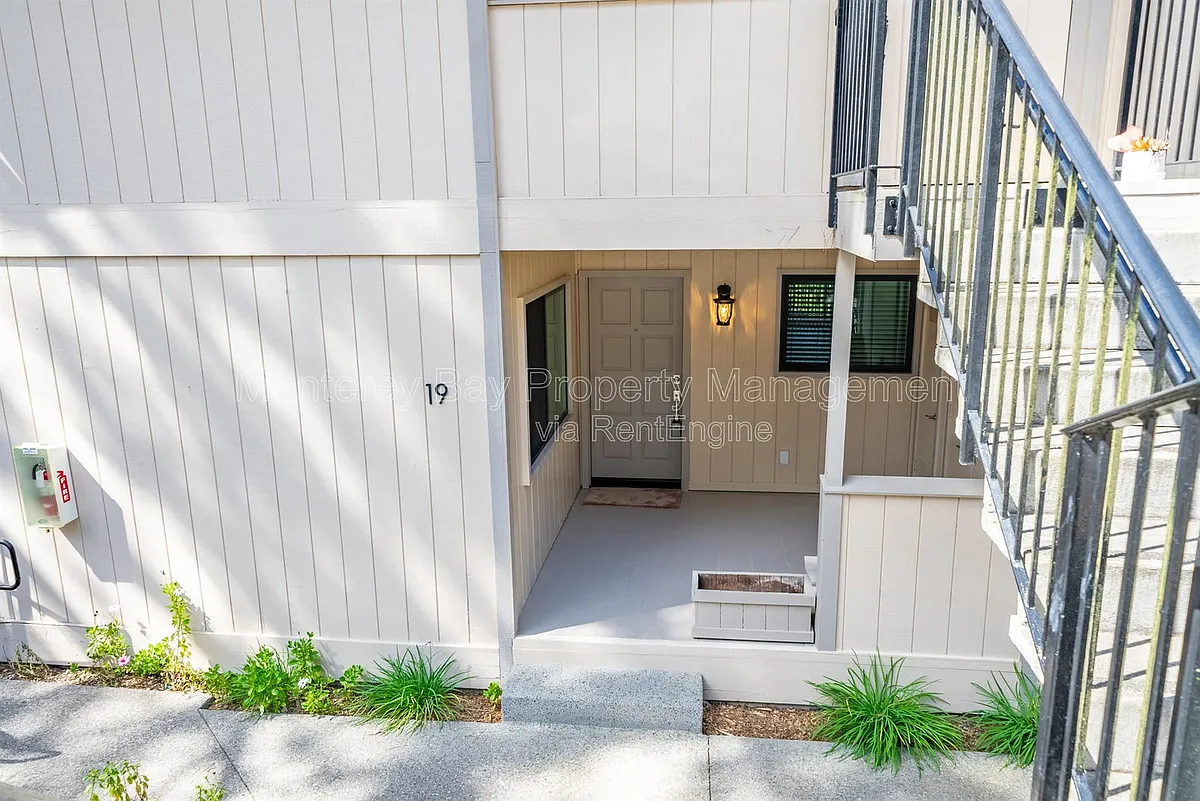 Building Photo - 250 Forest Ridge Rd #19