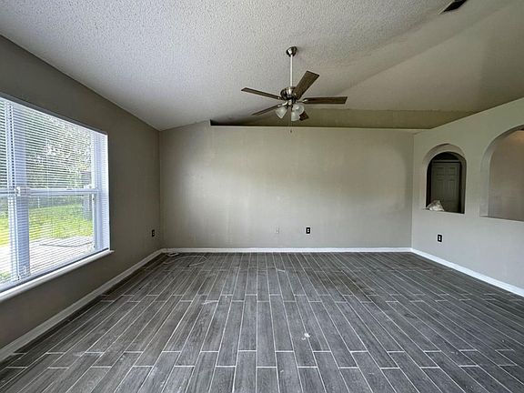 2nd image of 216 Great Yarmouth Ct