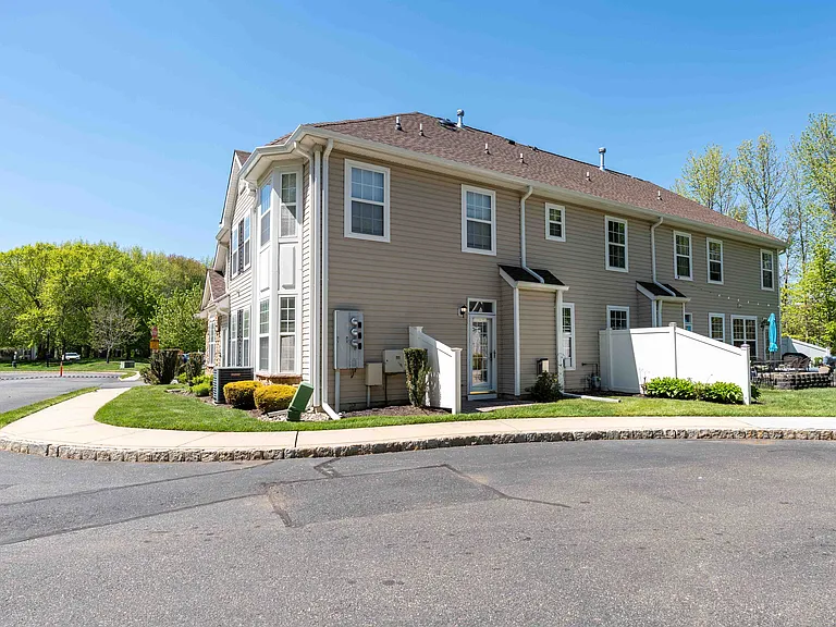 159 Shinnecock Dr — Photo 24