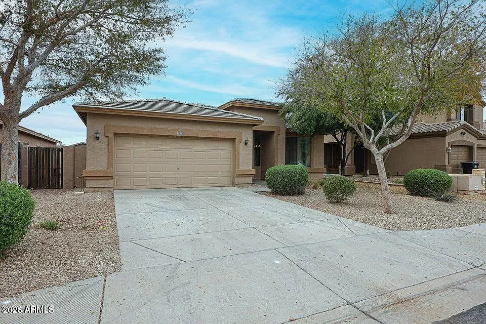 4 bed, 2.0 bath, 2011 sqft, $2,200 — Photo 1