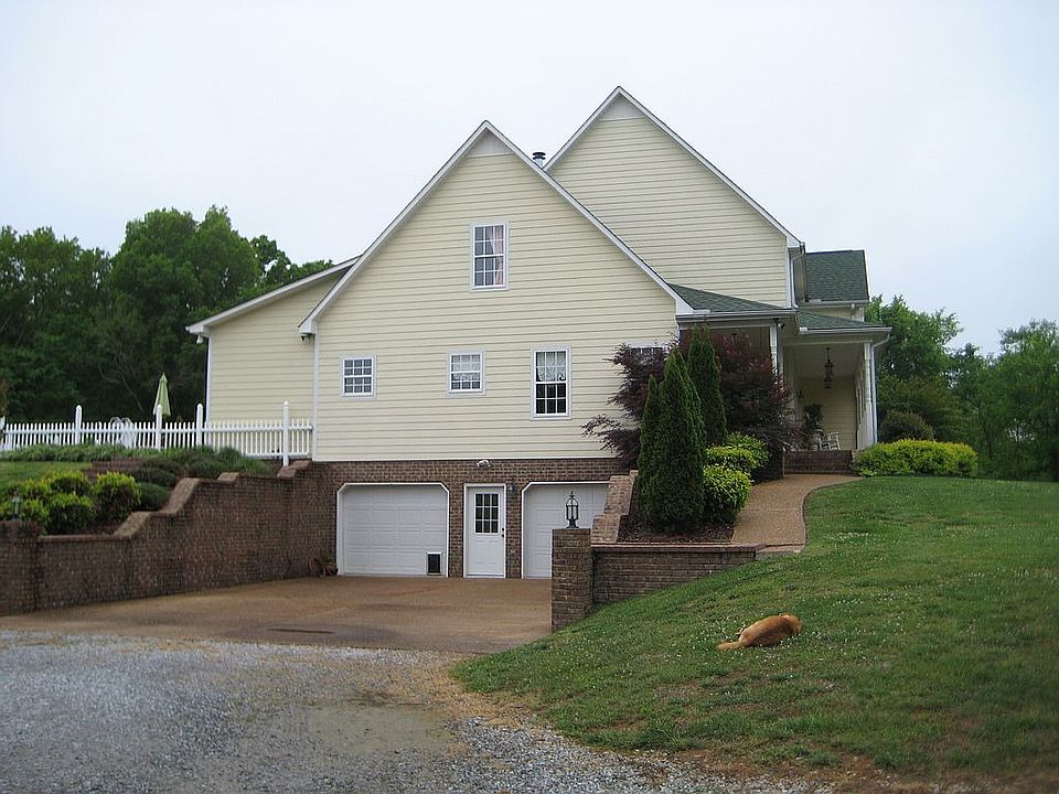 2nd image of 520 Cherokee Hills Dr