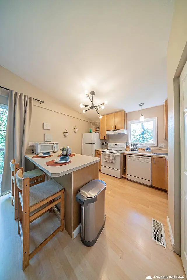 2 bed, 812 sqft, $2,000 — Photo 3