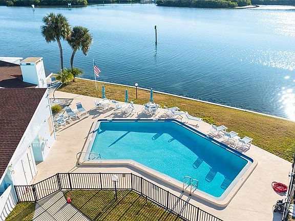 2nd image of 1 Windrush Blvd APT 21