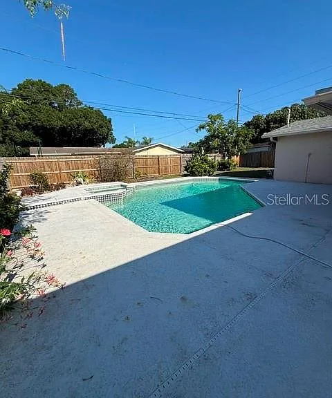 1884 Yale Dr — Photo 4
