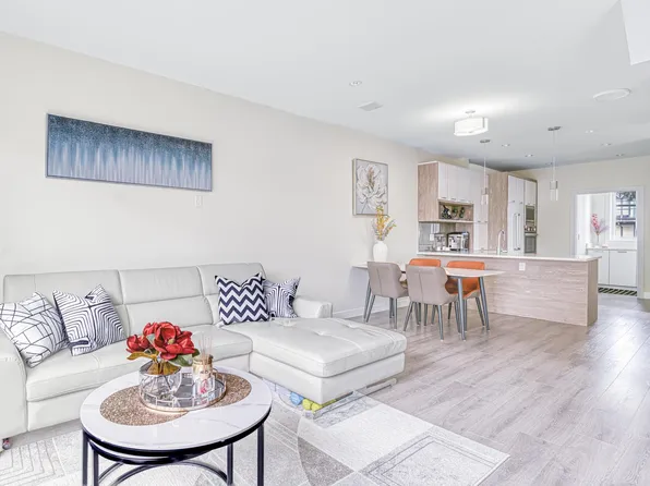 9800 Granville Ave #13, Richmond, BC V6Y 1R3