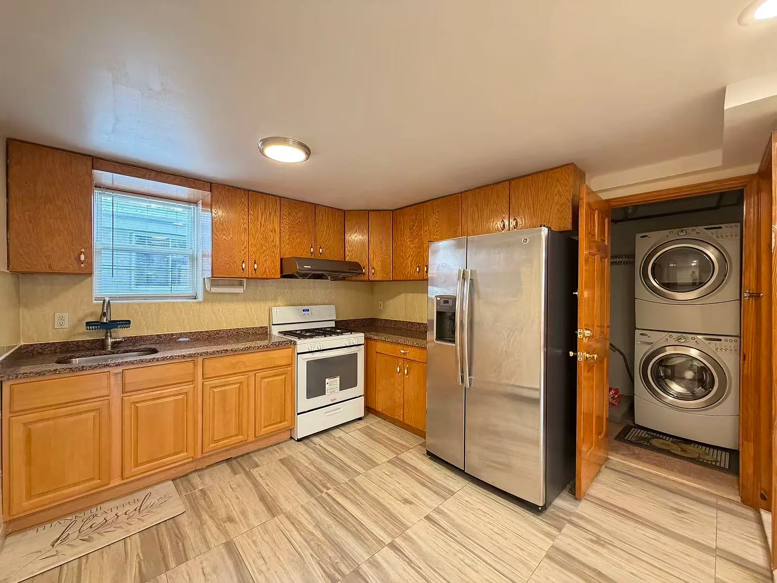 3 bed, 1260 sqft, $3,400 — Photo 1
