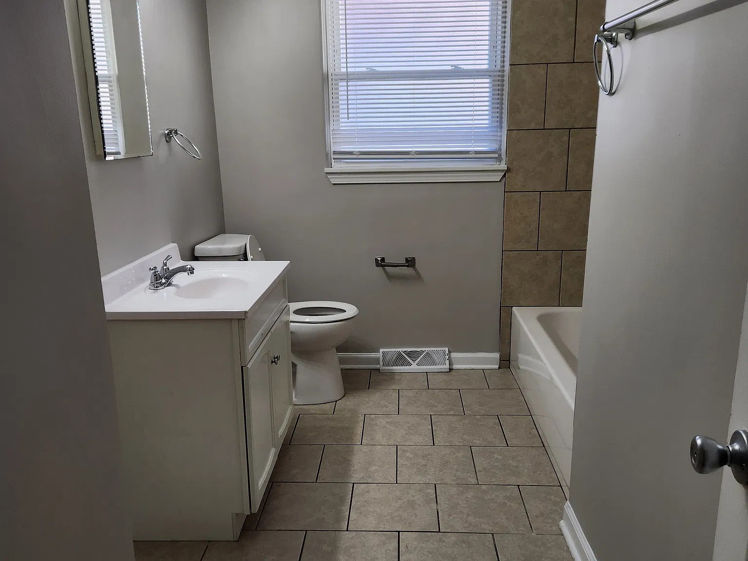 4643 Carolina St — Photo 3