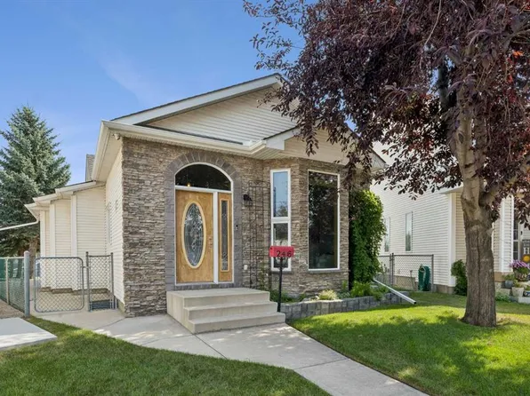 246 SW Mount Lorette Pl SE, Calgary, AB T2Z 2L9